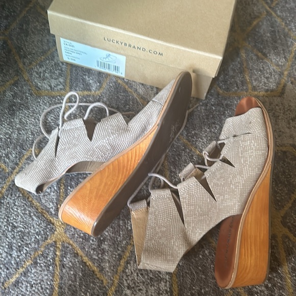 Lucky Brand Wedge Sandals - Picture 1 of 6